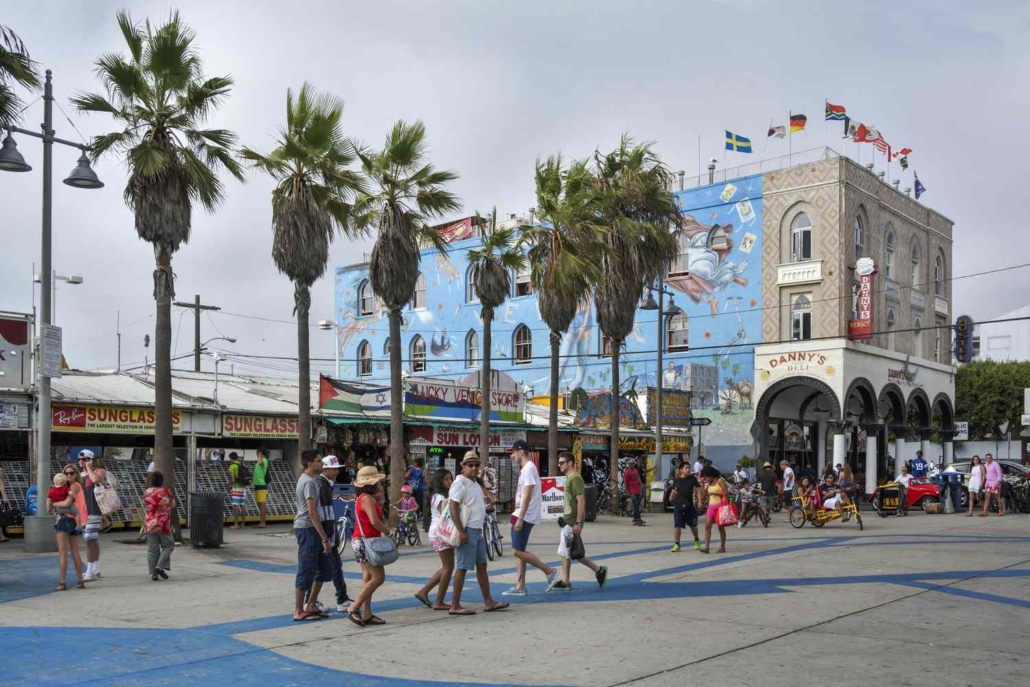 A Host’s Guide to the Best Los Angeles Neighbourhoods for Airbnb - Venice beach